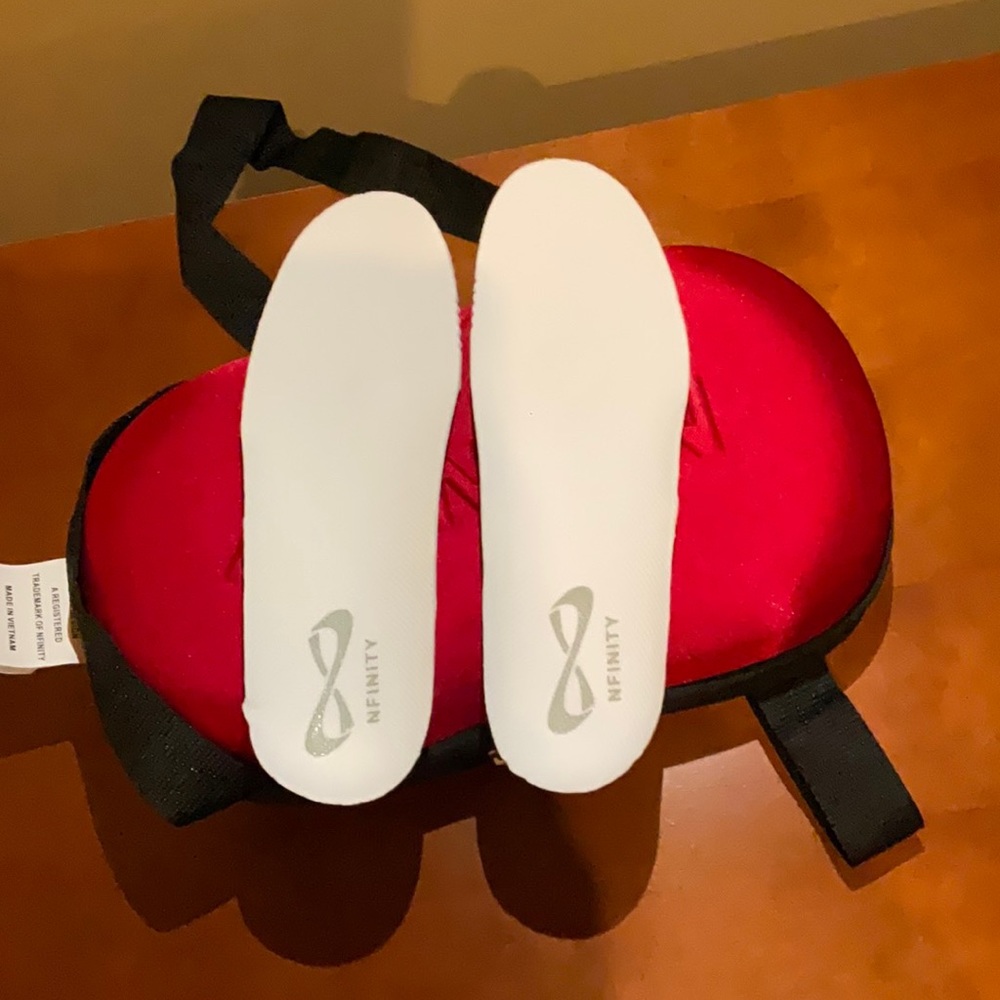 COPY - Nfinity hard shell shoe case with new insoles size 4